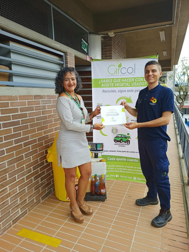 Entrega de certificado ambiental GIRCOL a cliente